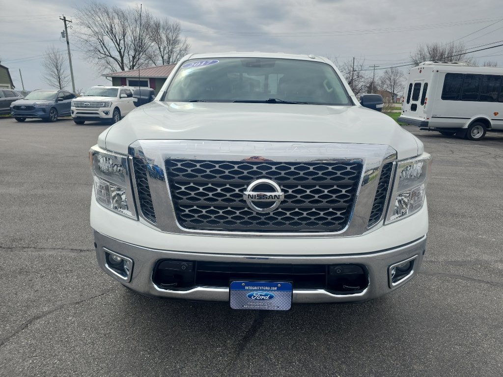 Used 2017 Nissan Titan SV image 3