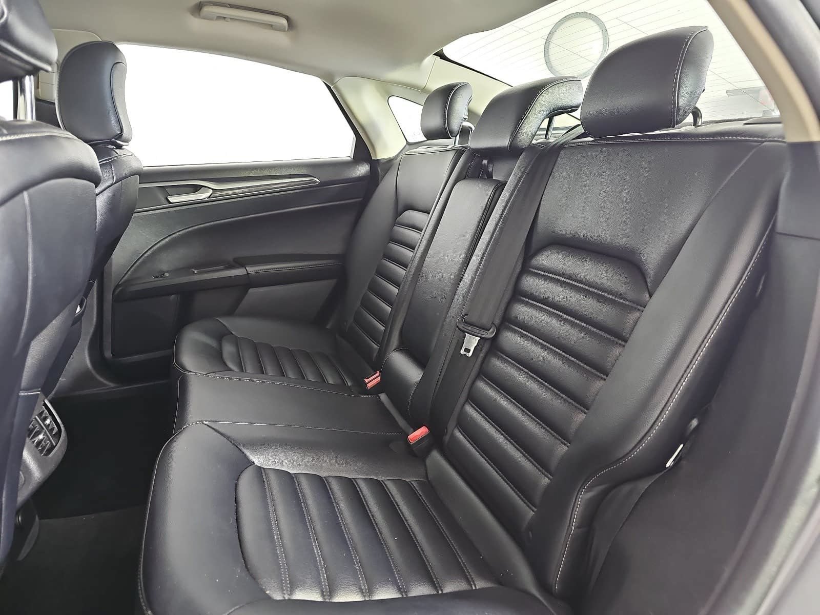 Used 2020 Ford Fusion SEL FWD image 13