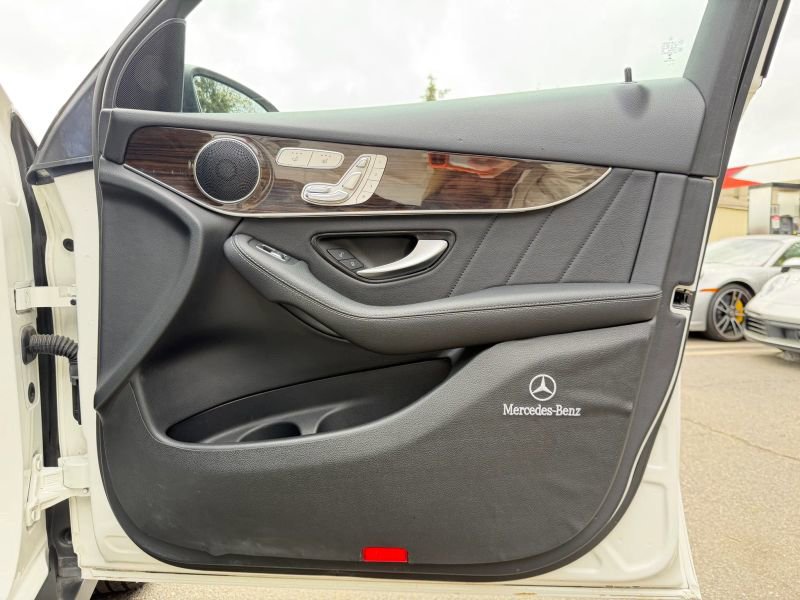 Used 2019 Mercedes-Benz GLC 300 4MATIC image 28