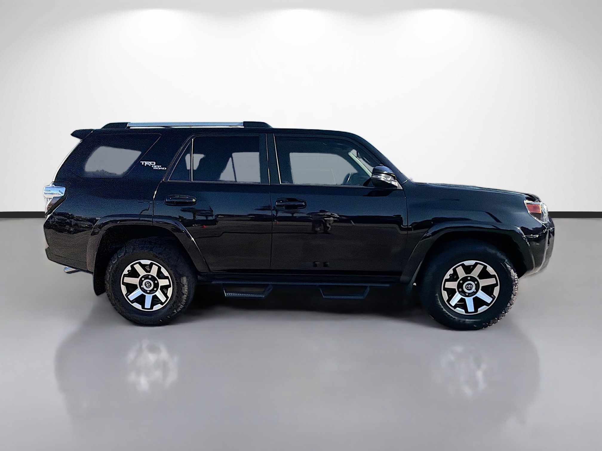 Used 2018 Toyota 4Runner TRD Off-Road Premium w/ Convenience Package AWD/4WD image 2