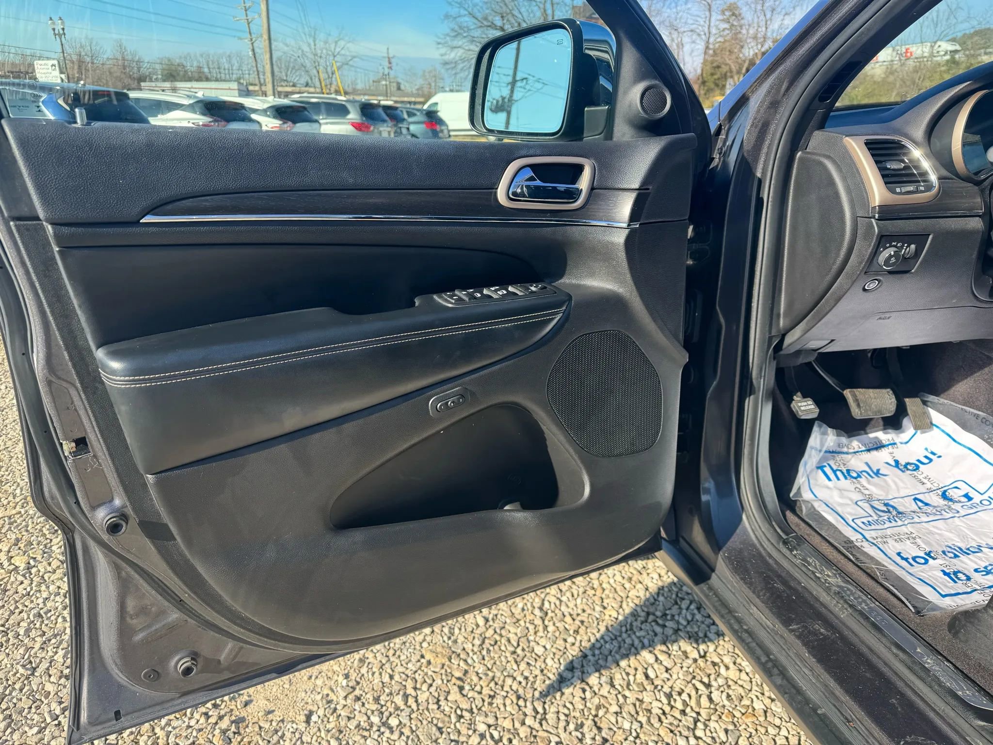 Used 2017 Jeep Grand Cherokee Limited w/ Luxury Group II image 10