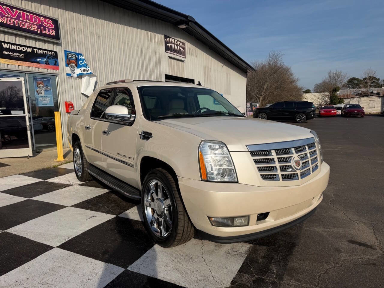 Used 2008 Cadillac Escalade EXT image 4