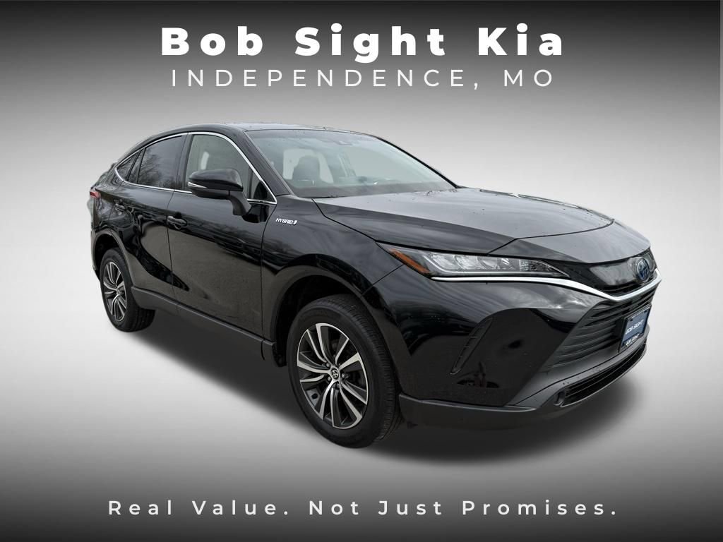 Used 2021 Toyota Venza LE image 16