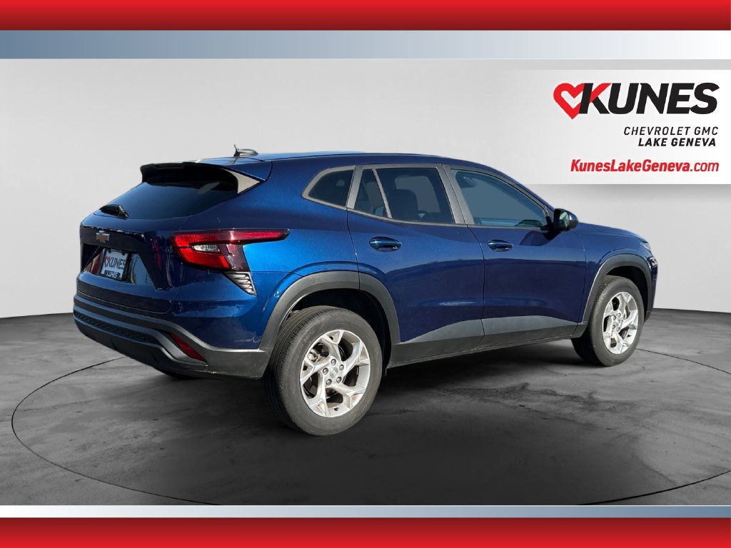 Used 2024 Chevrolet Trax LS w/ LS Convenience Package FWD image 9
