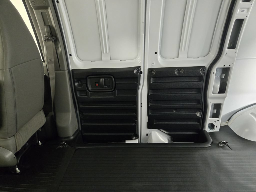 New 2026 Chevrolet Express 2500 w/ Communications Package RWD image 31