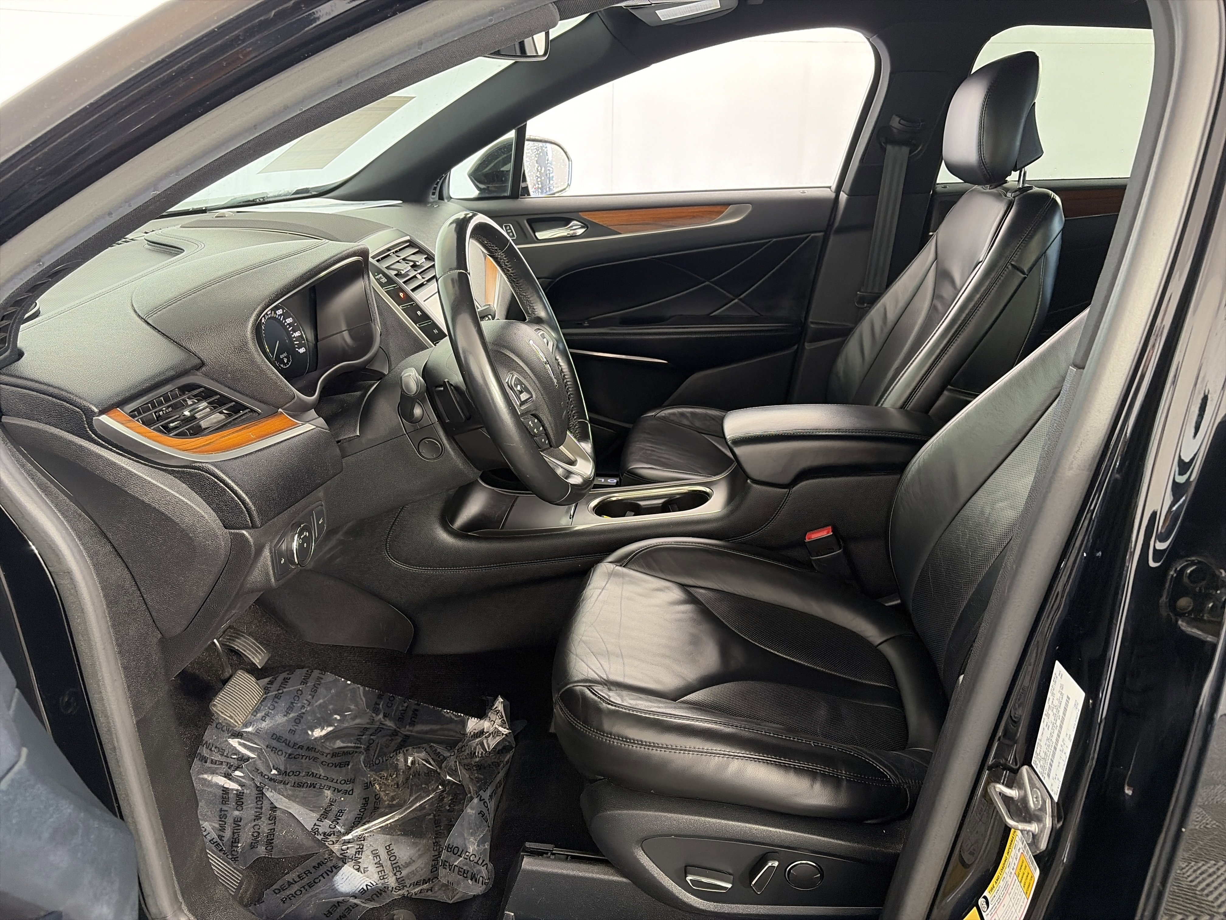 Used 2017 Lincoln MKC Select w/ Select Plus Package FWD image 6