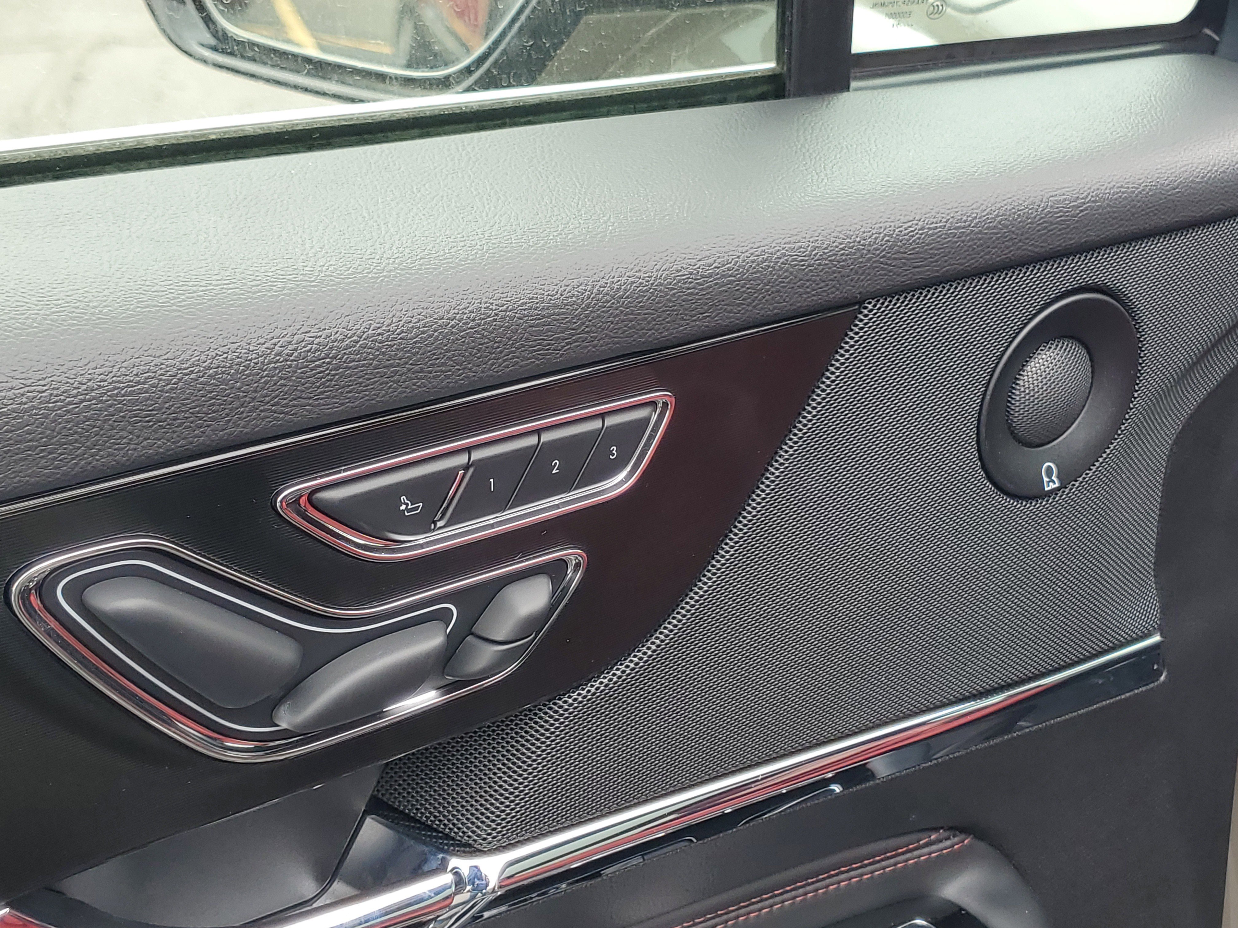 New 2025 Lincoln Corsair Reserve w/ Equipment Group 202A image 9