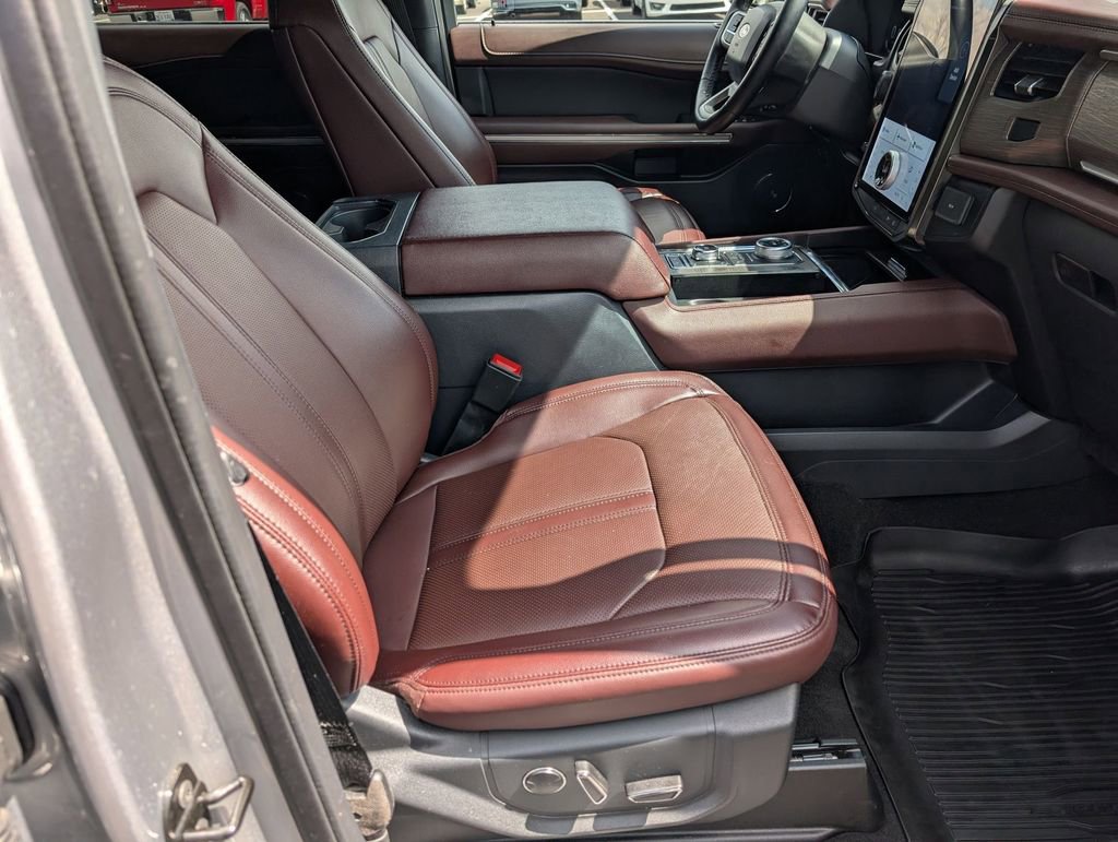 Used 2024 Ford Expedition Limited image 22