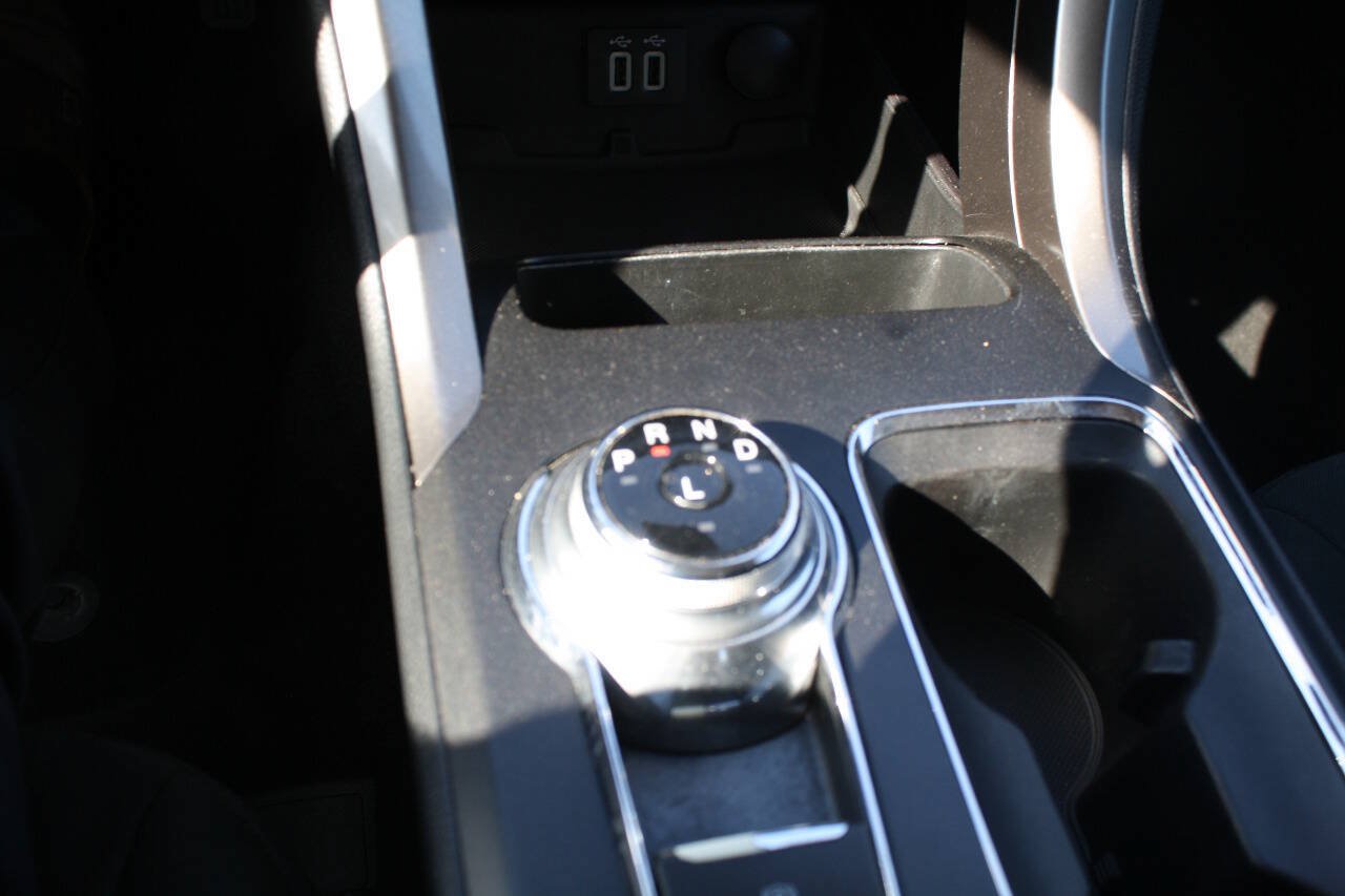 Used 2019 Ford Fusion SE FWD image 11