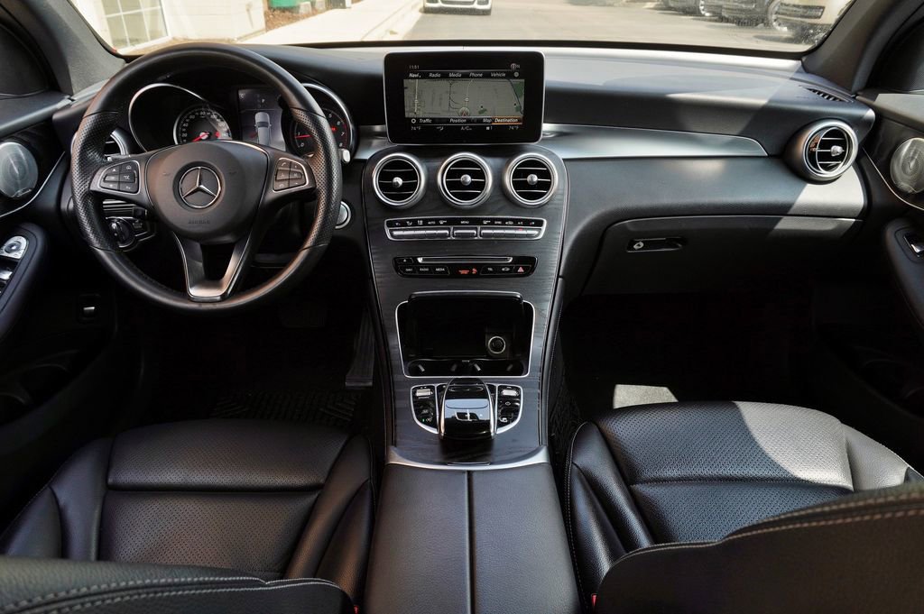 Used 2018 Mercedes-Benz GLC 300 4MATIC image 9