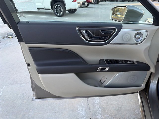 Used 2019 Lincoln Continental Reserve image 9