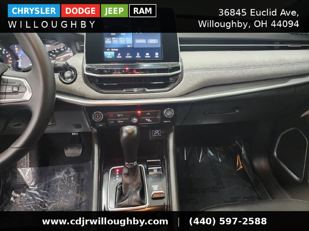 Used 2025 Jeep Compass Latitude AWD/4WD image 18