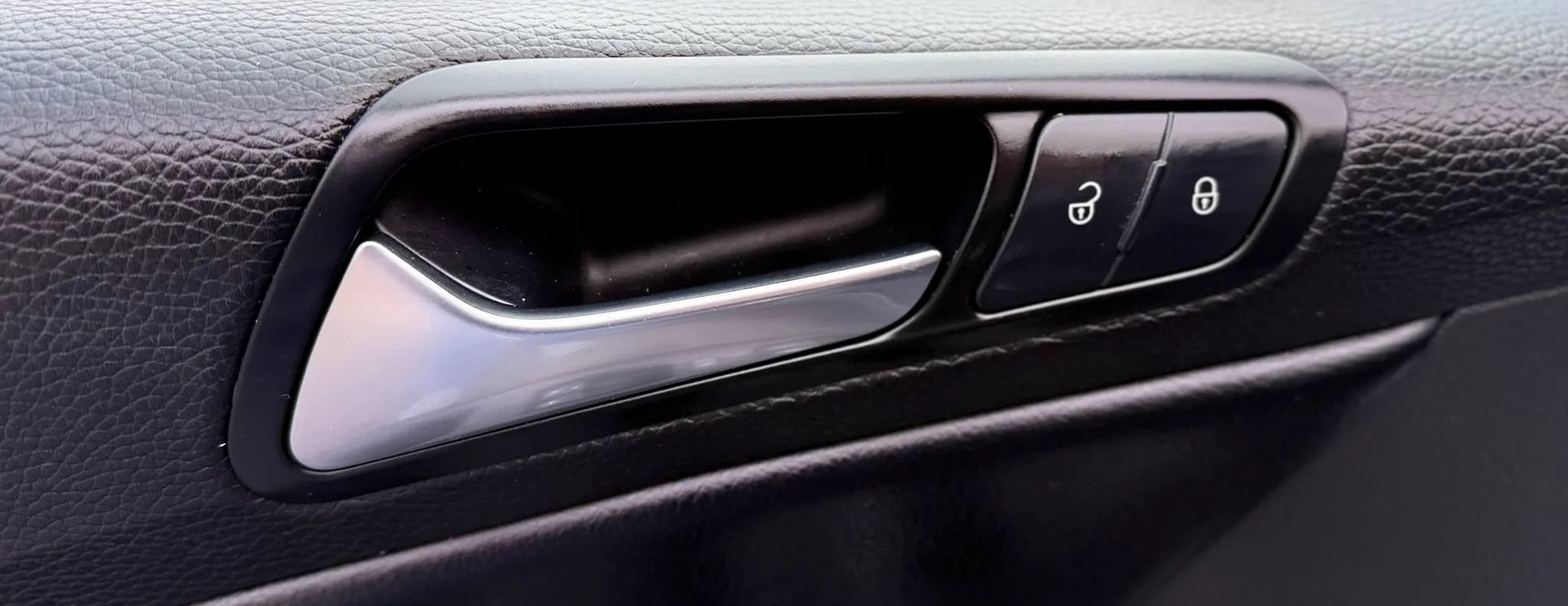 Used 2010 Volkswagen Passat Komfort FWD image 24