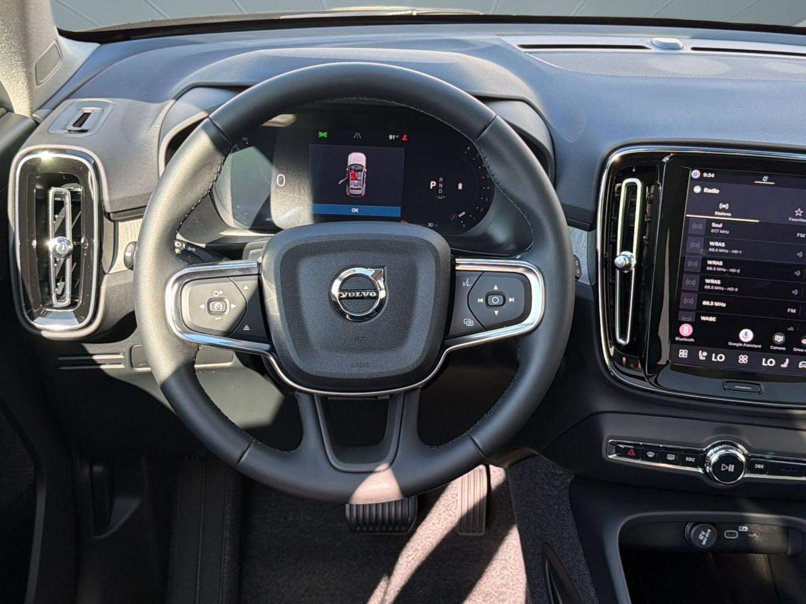 New 2026 Volvo XC40 B5 Core w/ Climate Package AWD/4WD image 11