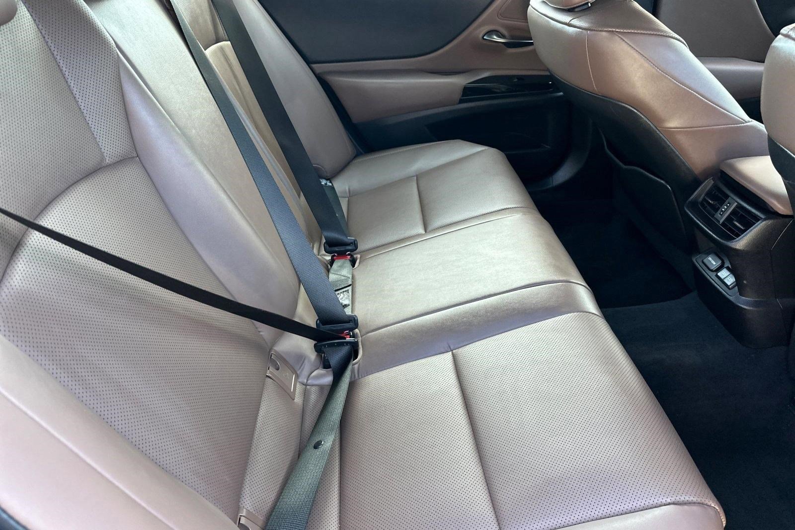 Used 2025 Lexus ES 300h w/ Premium Package image 30