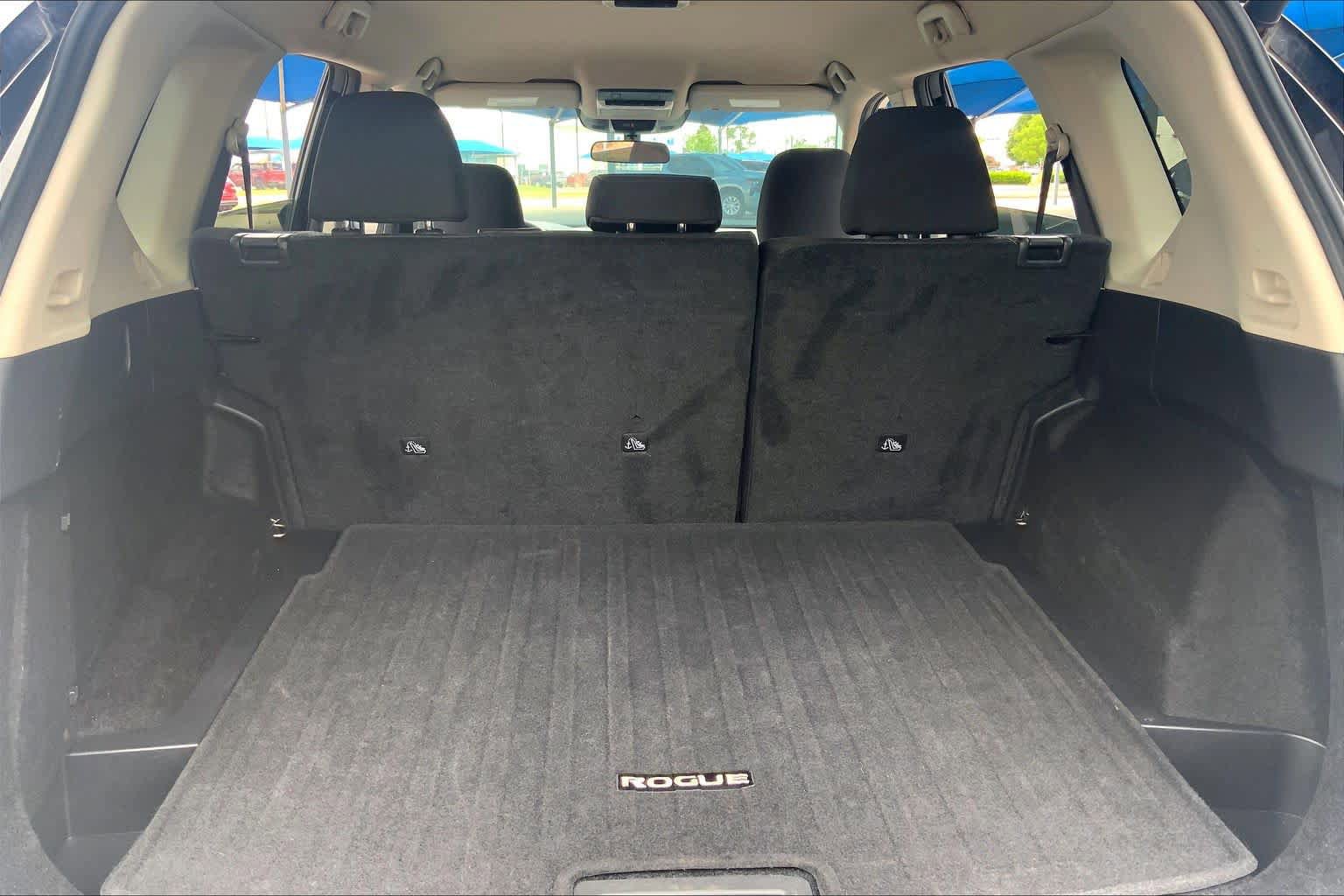 Used 2025 Nissan Rogue SV FWD image 34