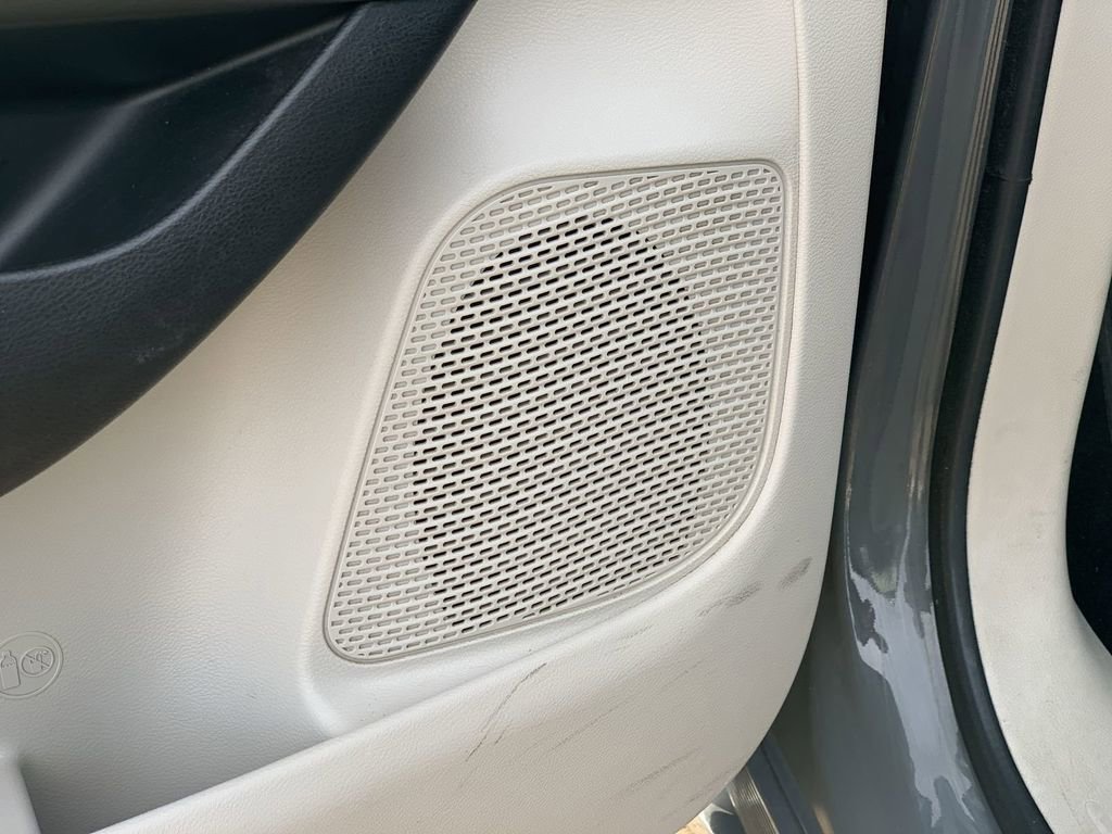 Used 2022 Chrysler Pacifica Touring-L image 22