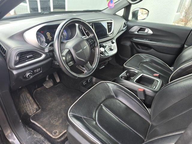 Used 2018 Chrysler Pacifica Limited w/ S Appearance Package image 12