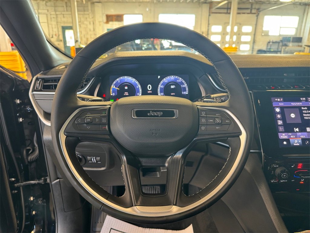 Used 2025 Jeep Grand Cherokee Laredo X w/ Luxury Tech Group I image 15