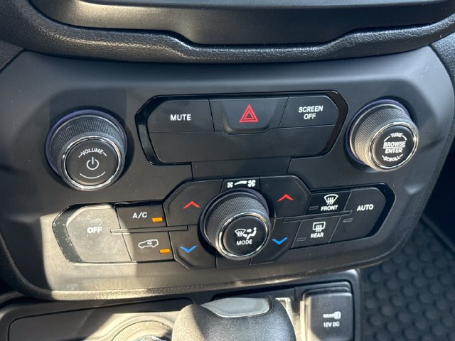 Used 2019 Jeep Renegade Altitude w/ Quick Order Package 2XM AWD/4WD image 34