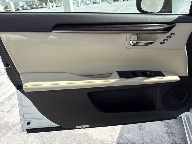 Used 2018 Lexus ES 350 350 w/ Luxury Package w/Wood Trim image 13