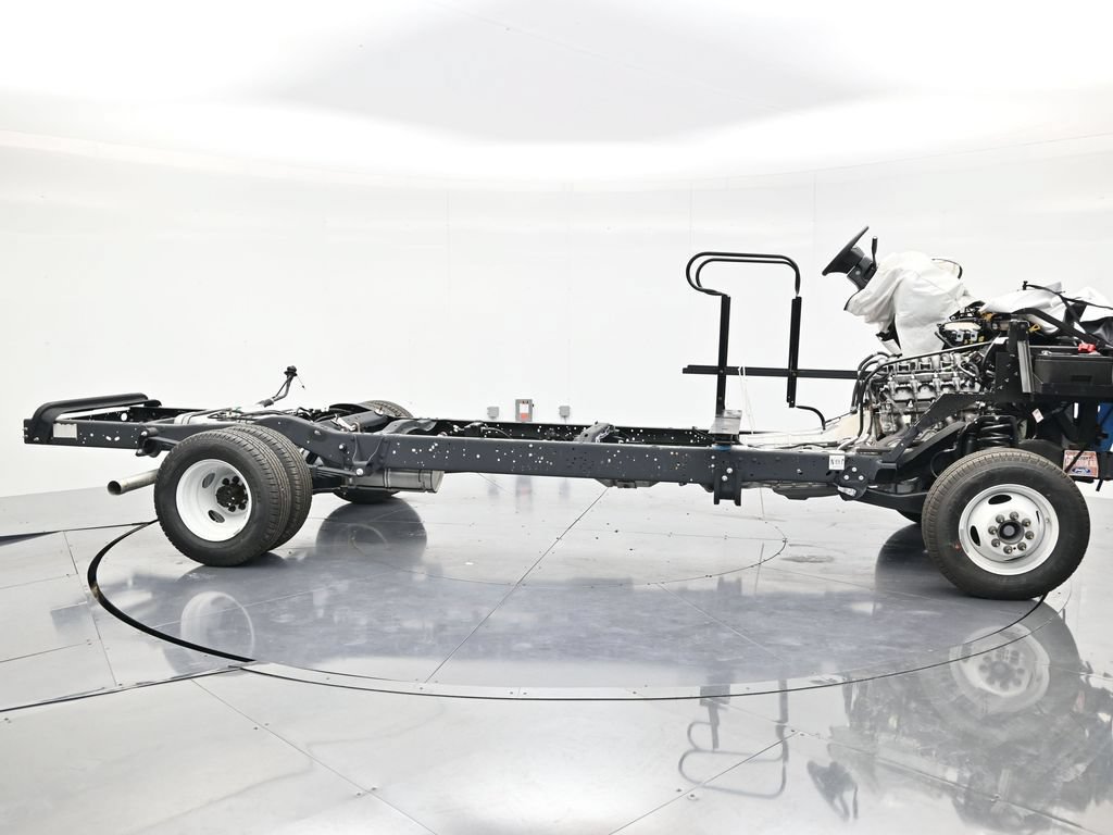 Used 2027 Ford E-350 and Econoline 350 Super Duty w/ Gaseous Engine Prep Package RWD image 4