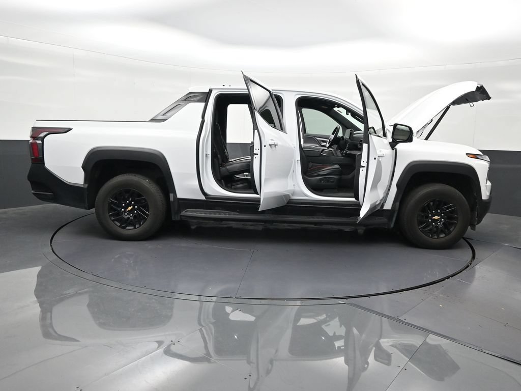 Used 2025 Chevrolet Silverado EV LT AWD/4WD image 33