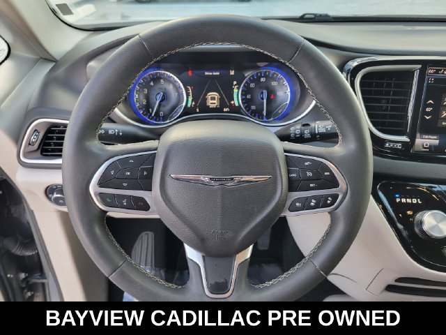 Used 2023 Chrysler Pacifica Touring-L FWD image 20
