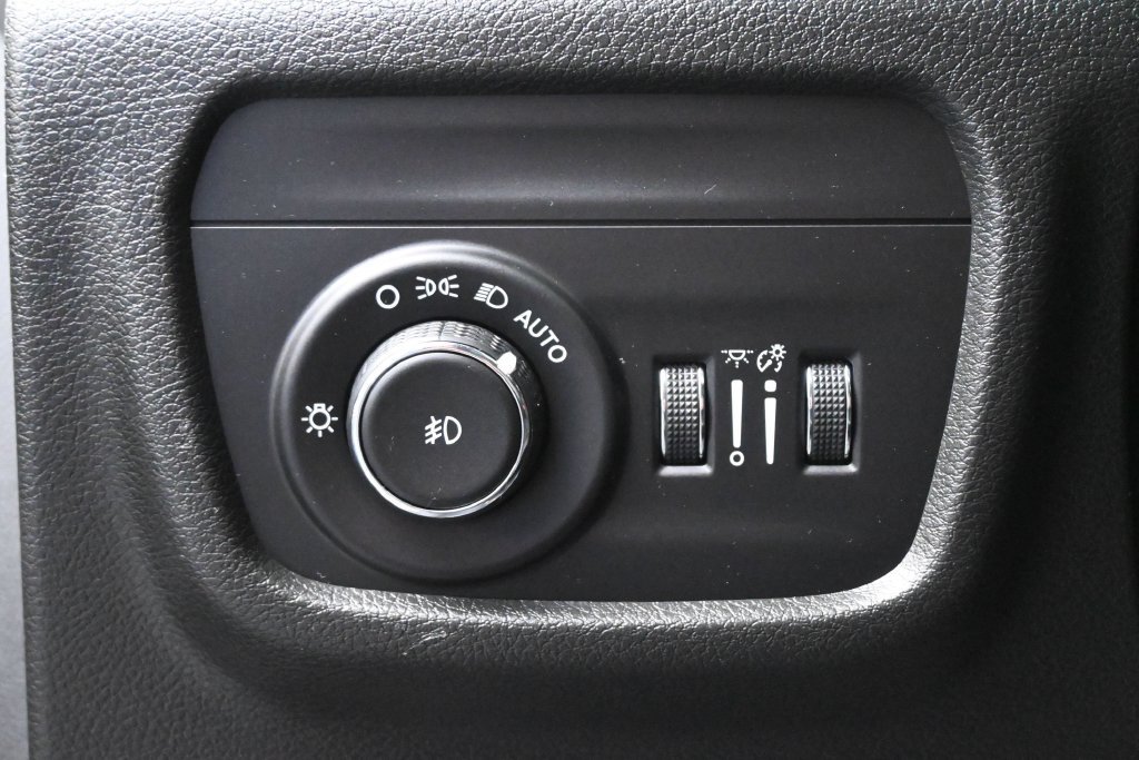 Used 2023 Jeep Grand Cherokee L Limited RWD image 4