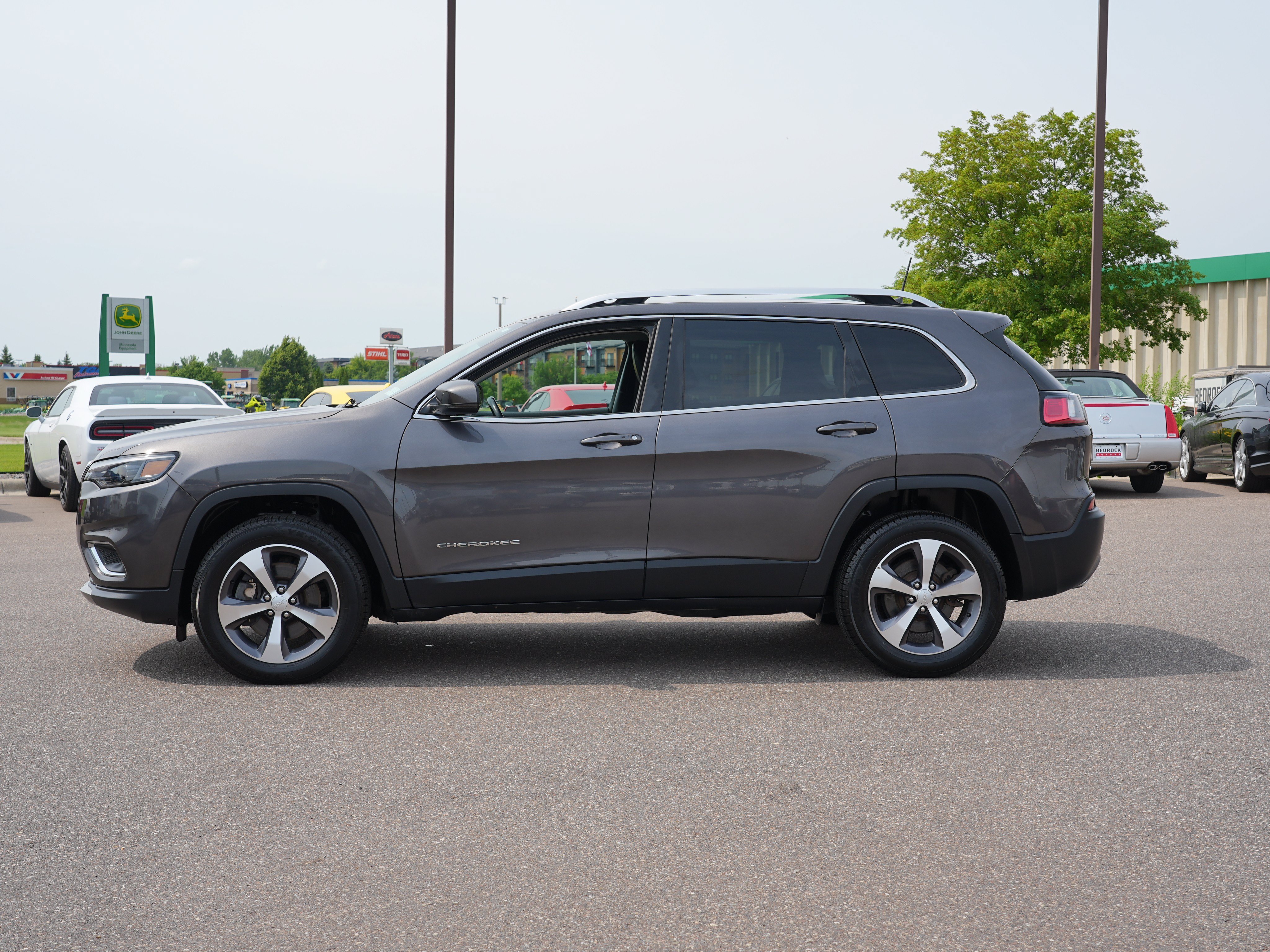 Used 2020 Jeep Cherokee Limited AWD/4WD image 6
