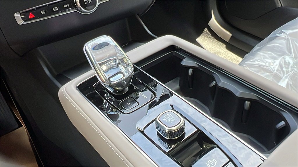 New 2026 Volvo XC90 T8 Plus image 16