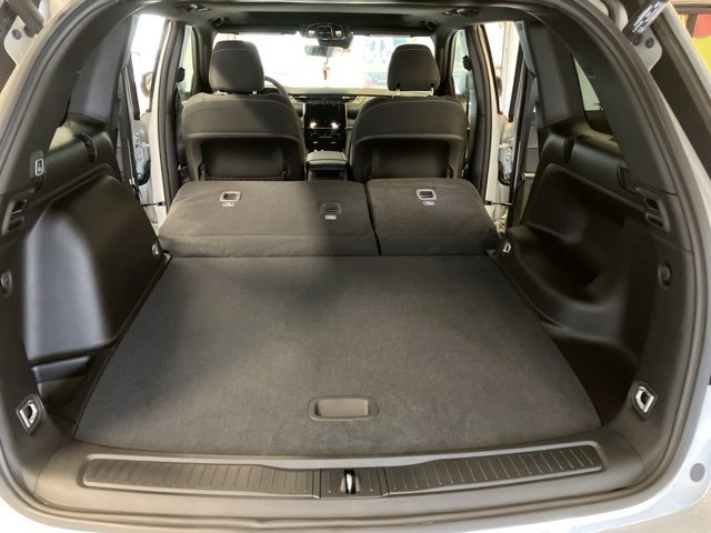 Used 2025 Jeep Grand Cherokee Laredo X w/ Luxury Tech Group I image 38