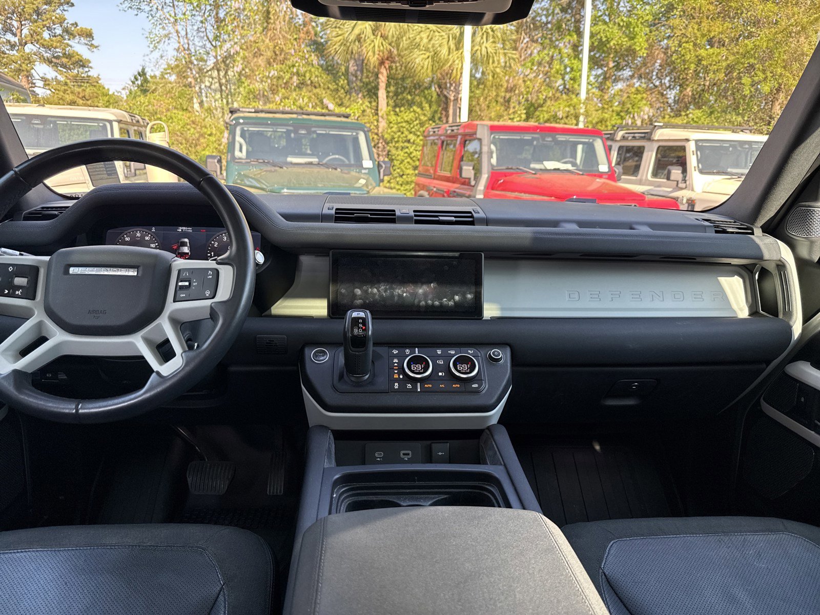 Used 2020 Land Rover Defender 110 First Edition AWD/4WD image 26