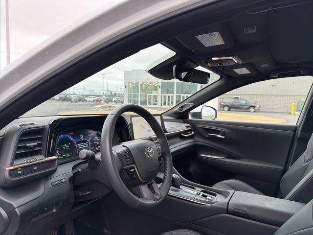 Used 2023 Toyota Crown Limited image 15