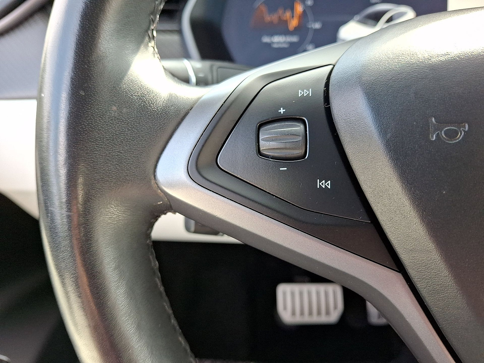 Used 2018 Tesla Model X 75D AWD/4WD image 17