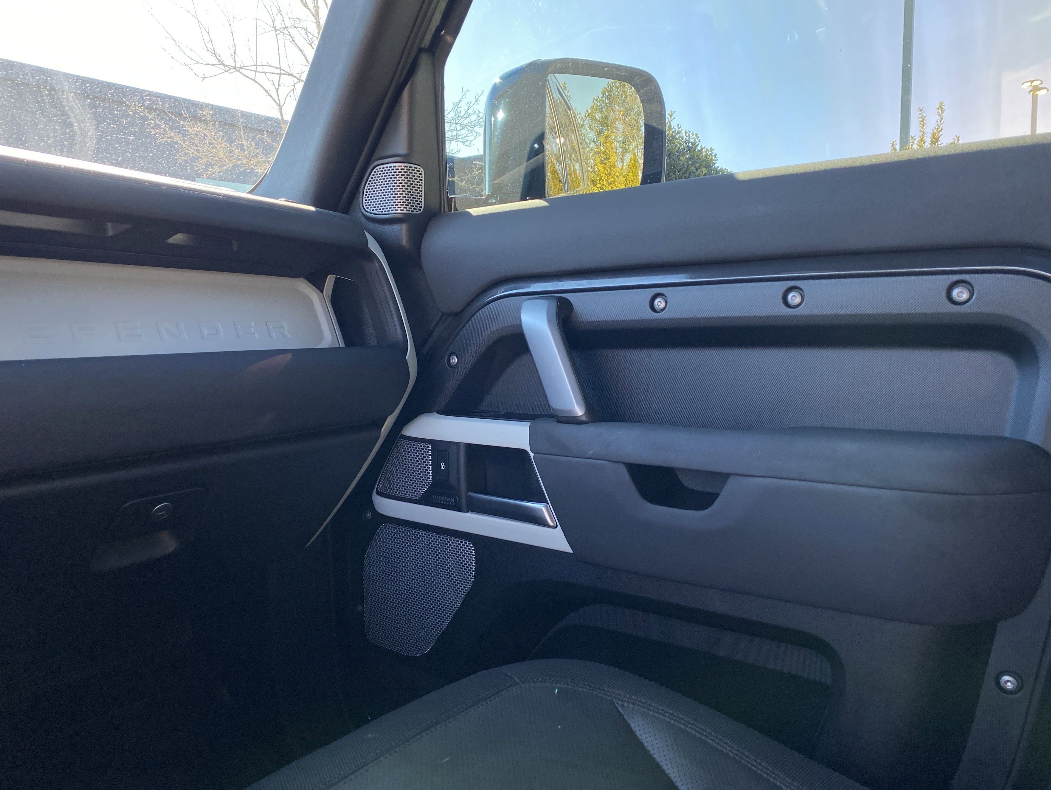 Used 2023 Land Rover Defender 130 X-Dynamic SE image 26