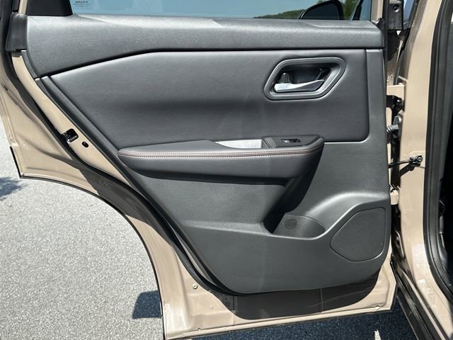 Certified 2025 Nissan Rogue SV image 23