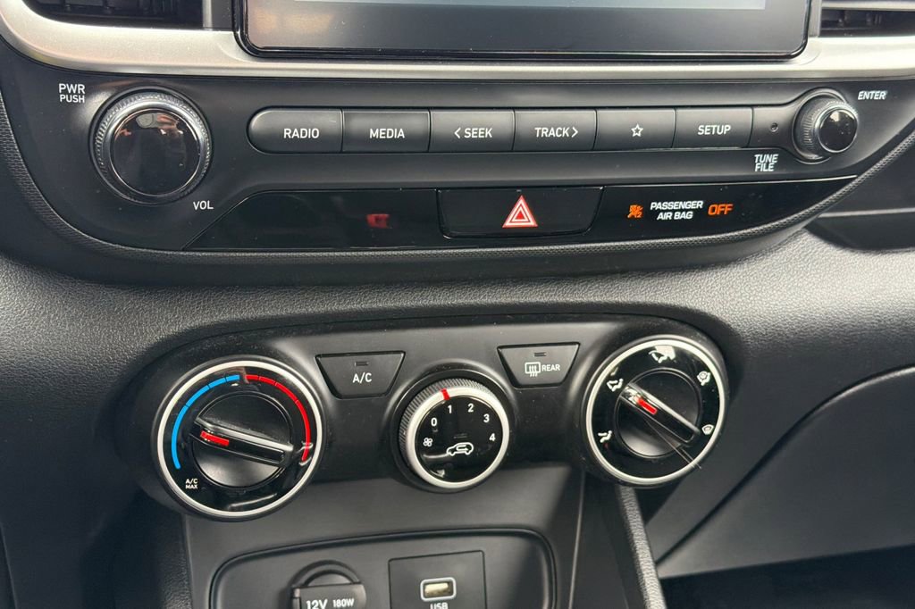 Used 2020 Hyundai Venue SE image 18