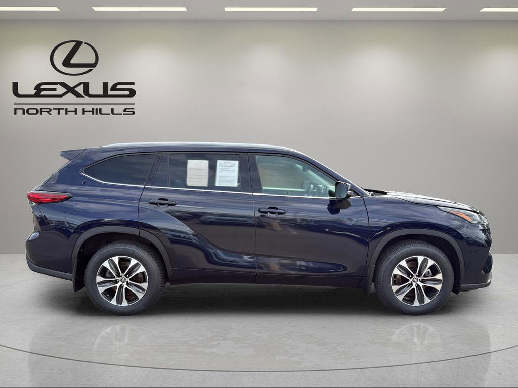 Used 2022 Toyota Highlander XLE image 5