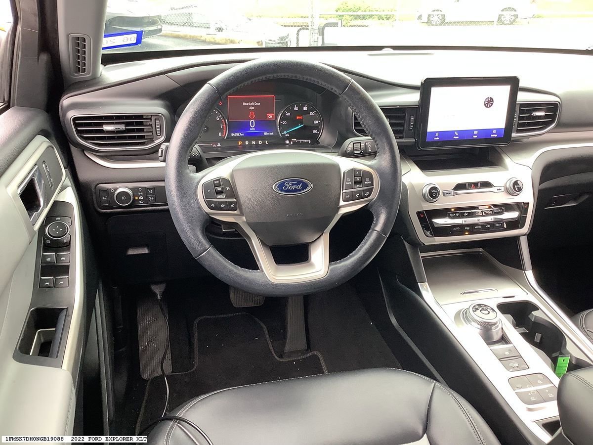 Used 2022 Ford Explorer XLT w/ Equipment Group 202A RWD image 9