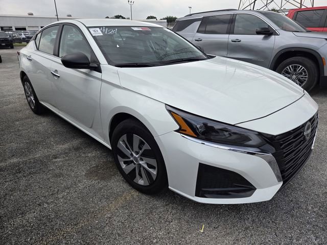 Used 2025 Nissan Altima 2.5 S FWD image 1