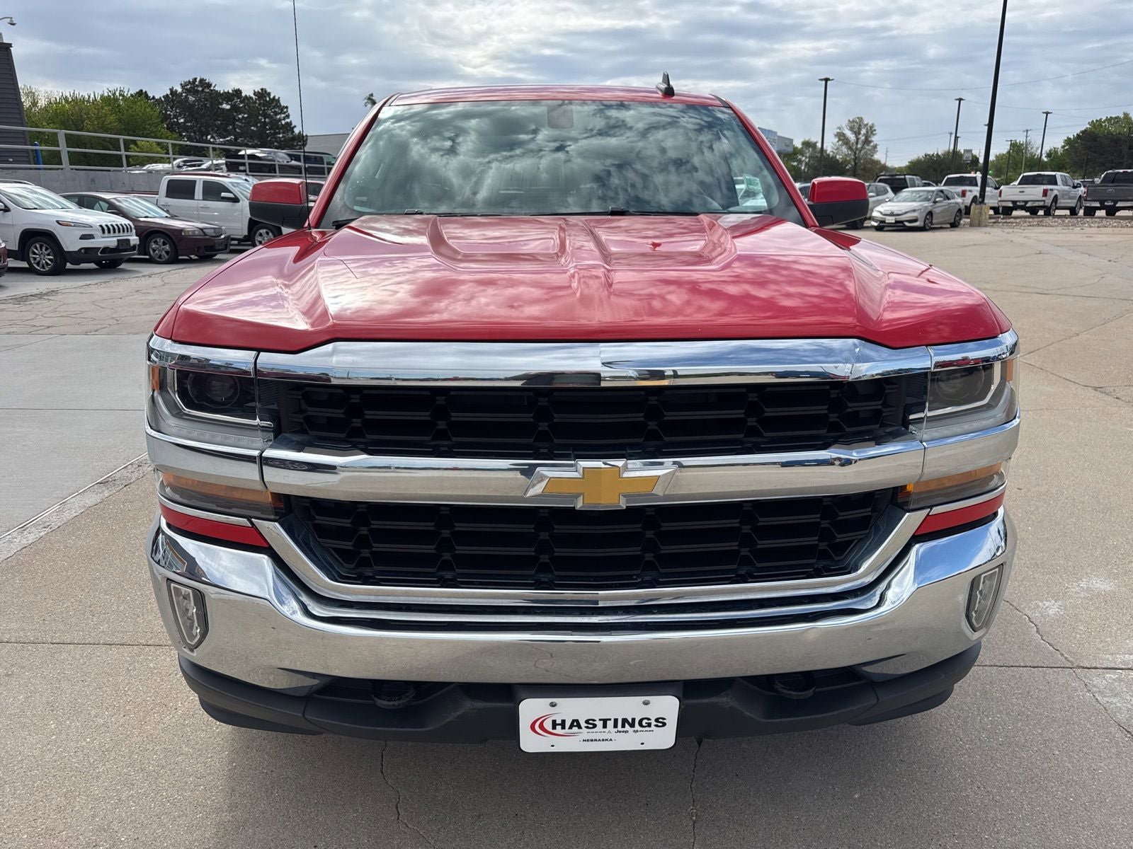 Used 2018 Chevrolet Silverado 1500 LT w/ LT Eassist Package AWD/4WD image 10