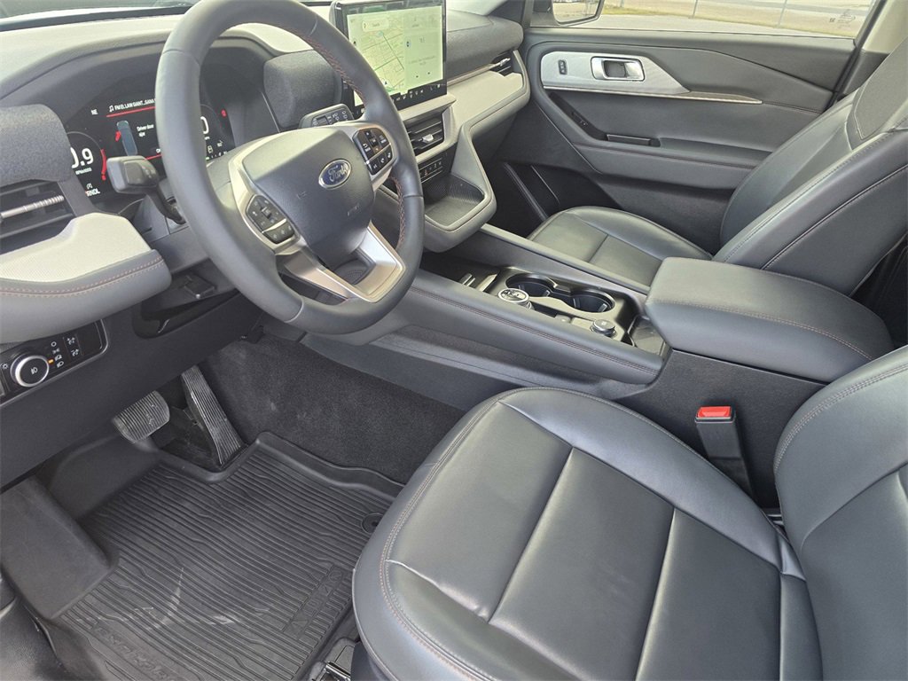 Used 2025 Ford Explorer Active w/ Active Comfort Package image 22
