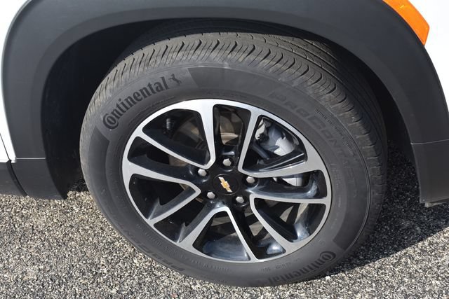 Used 2025 Chevrolet TrailBlazer LT w/ LT Cold Weather Package FWD image 11