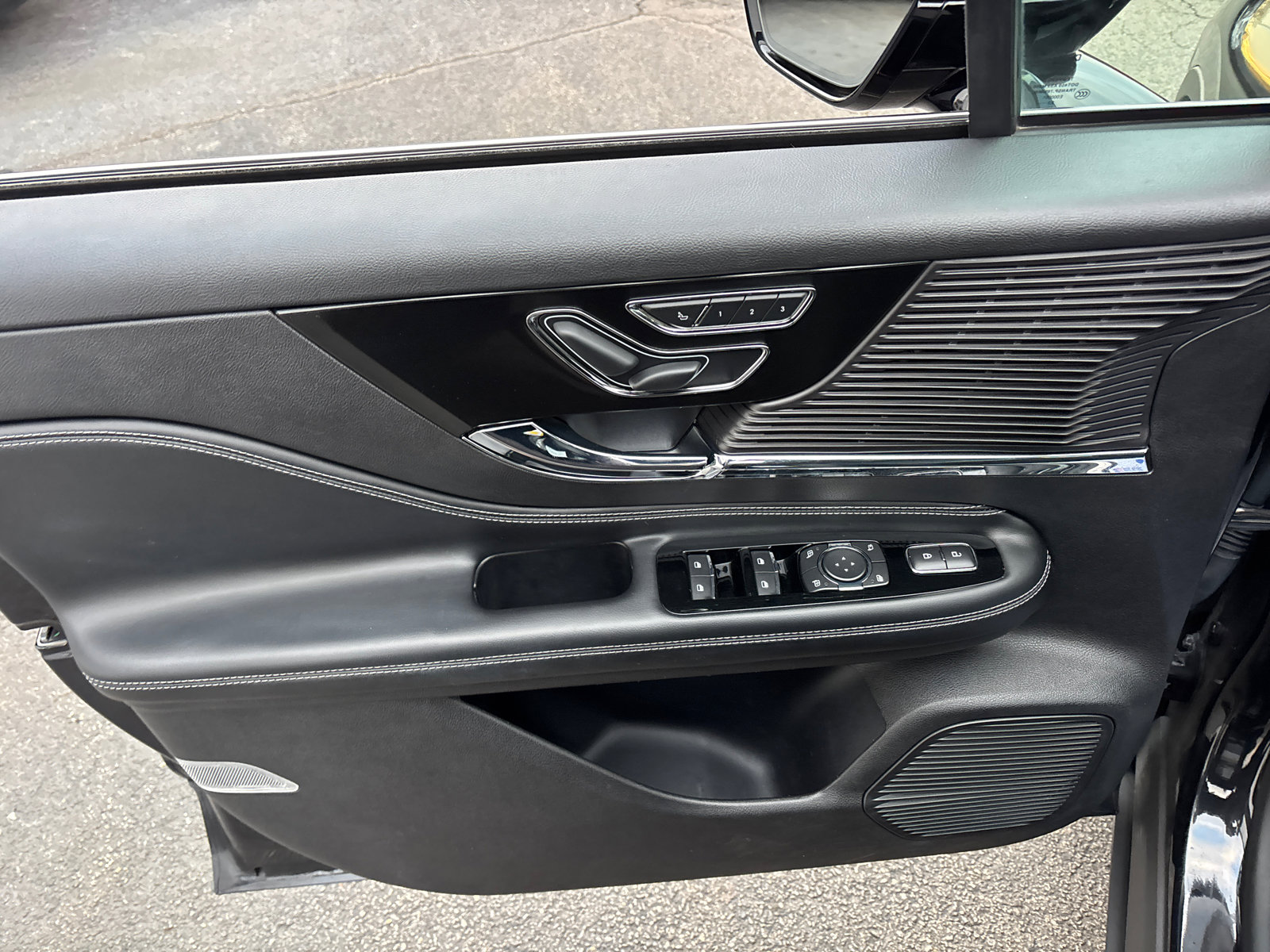 Certified 2022 Lincoln Corsair Reserve w/ Elements Package image 11