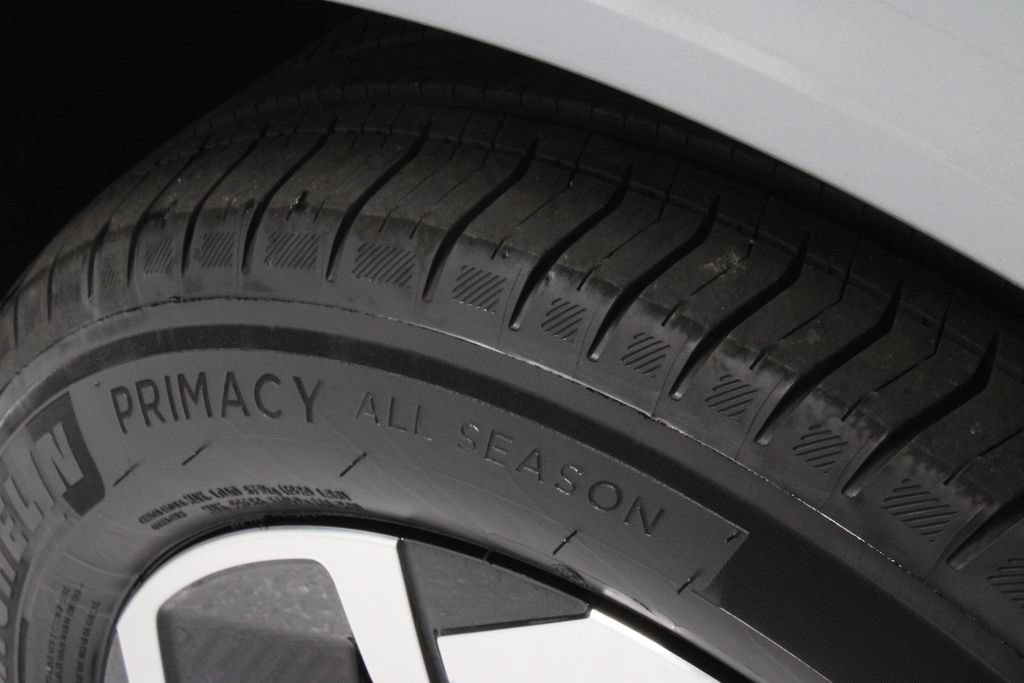 Used 2024 Chevrolet Equinox EV LT FWD image 16