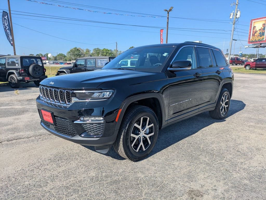 Used 2025 Jeep Grand Cherokee Limited image 7