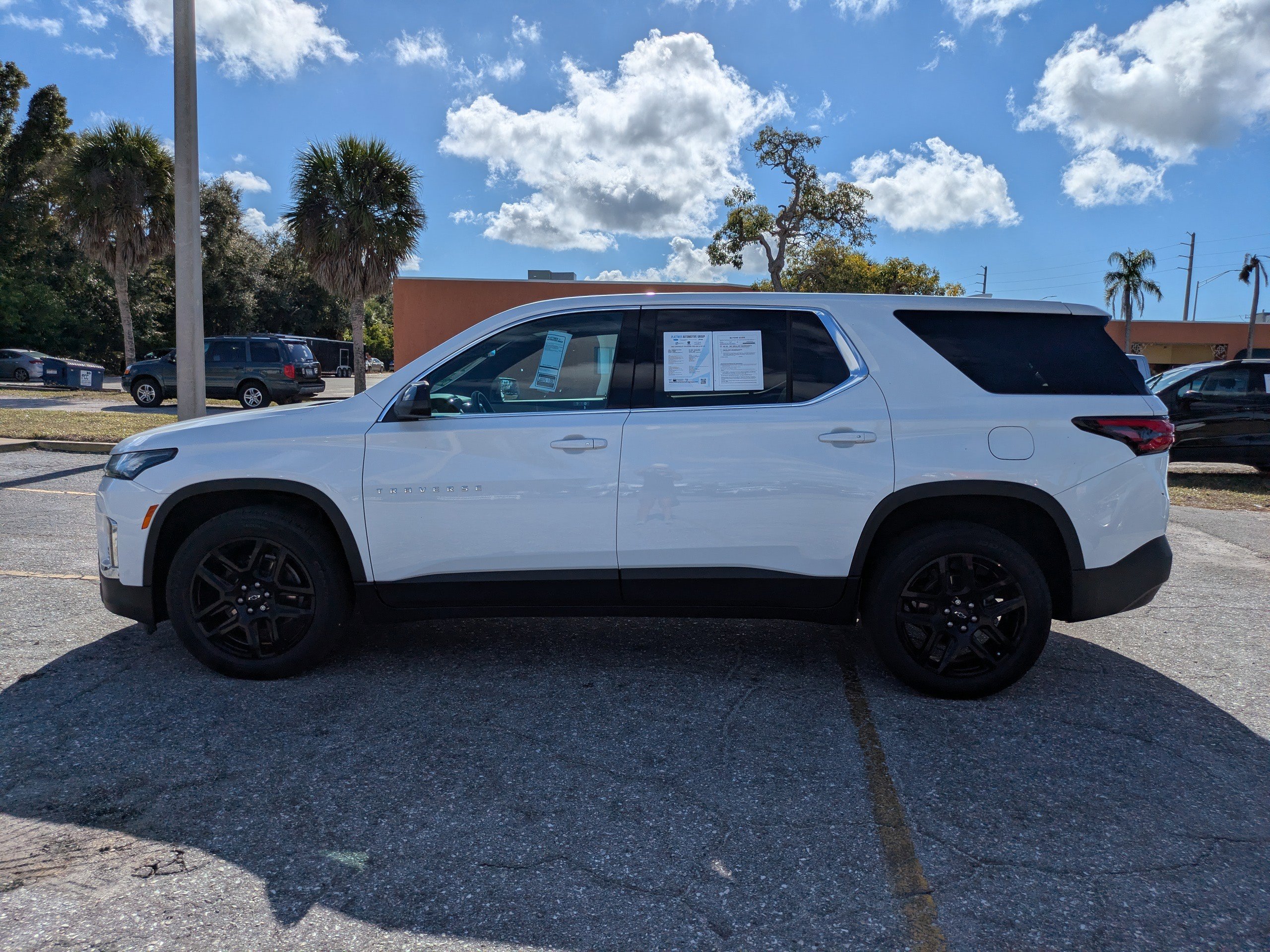 Used 2022 Chevrolet Traverse LS FWD image 7
