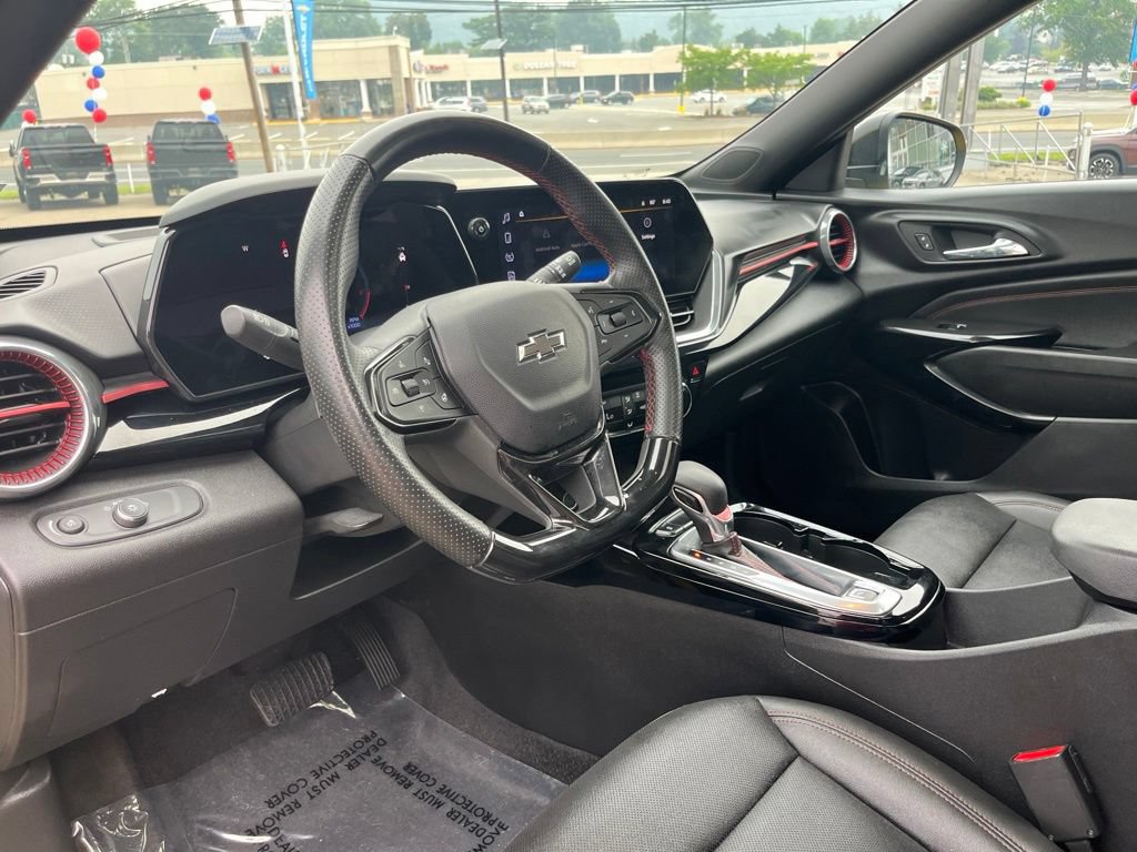 Used 2024 Chevrolet Trax RS w/ Sunroof Package FWD image 21