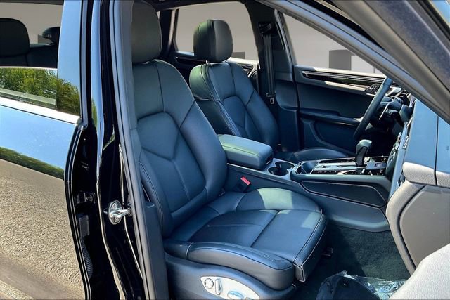 Used 2026 Porsche Macan image 27